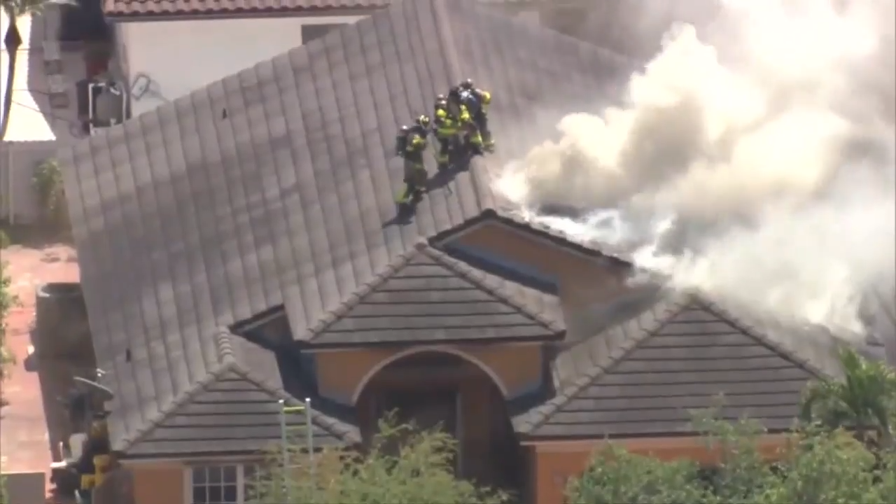 2 escape unharmed as fire tears through attic of home in Miami Lakes – WSVN 7News | Miami News, Weather, Sports