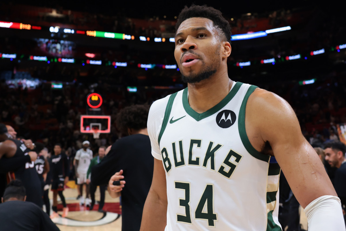 Final Injury Report for Mavericks-Bucks: Will Giannis Antetokounmpo, Klay Thompson Play?