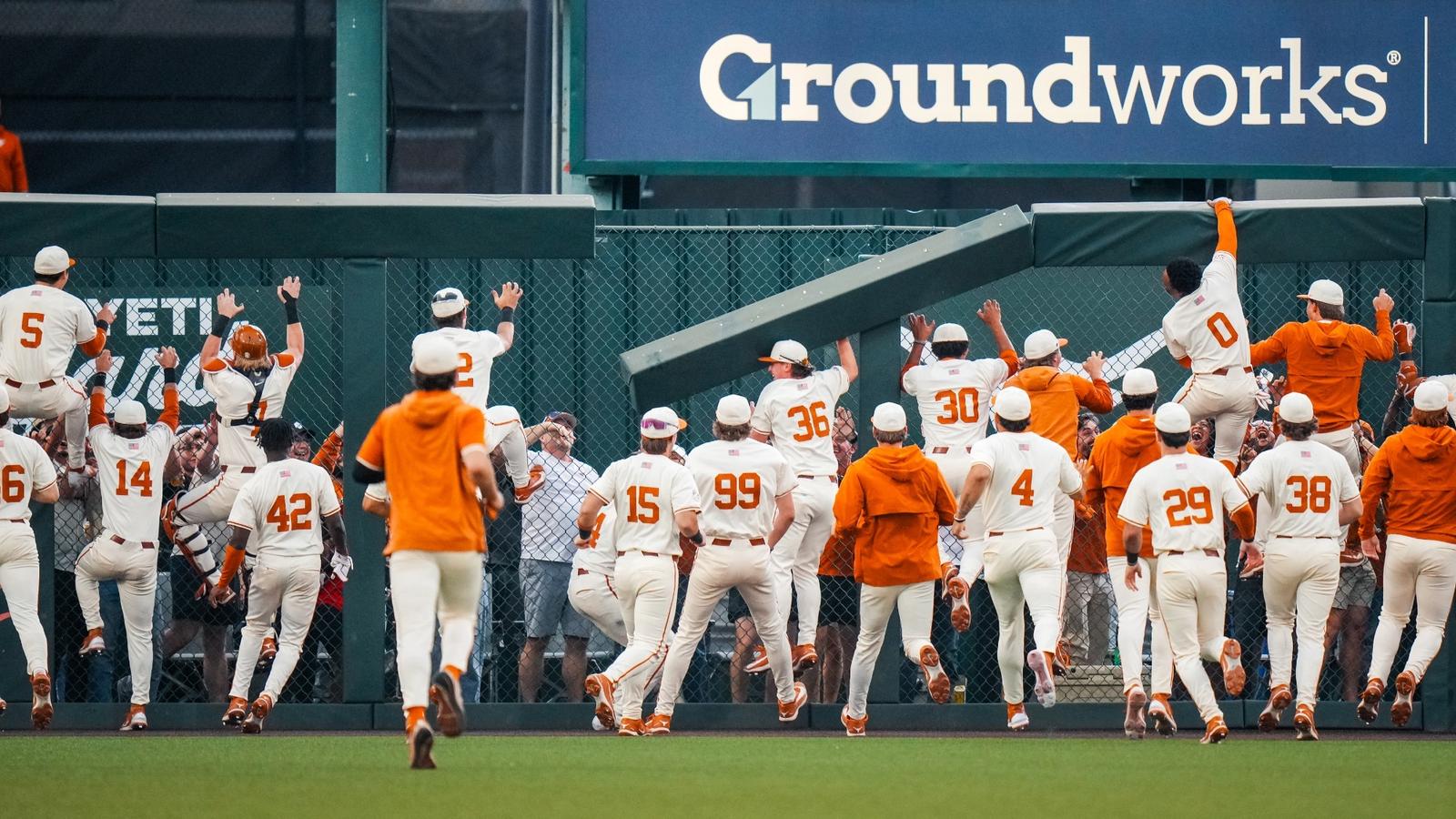 No. 2 Baseball sweeps No. 8 Oklahoma with 5-4 walk-off win