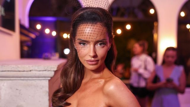 Maura Higgins Expresses Love for Irish Exits in Bathtub in Uber Ad