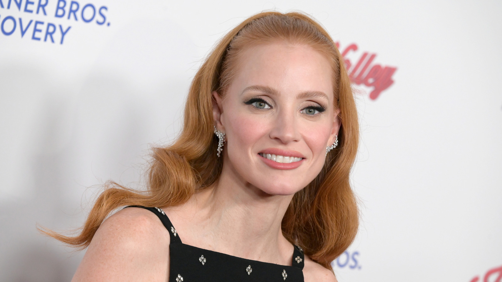 Jessica Chastain Is Gorgeous Subtly Embracing Her Gray Hair