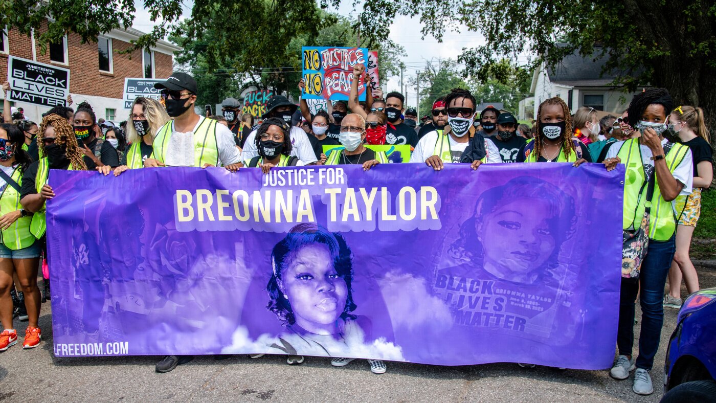 Federal prosecutors ask to dismiss charges against officers in Breonna Taylor raid : NPR