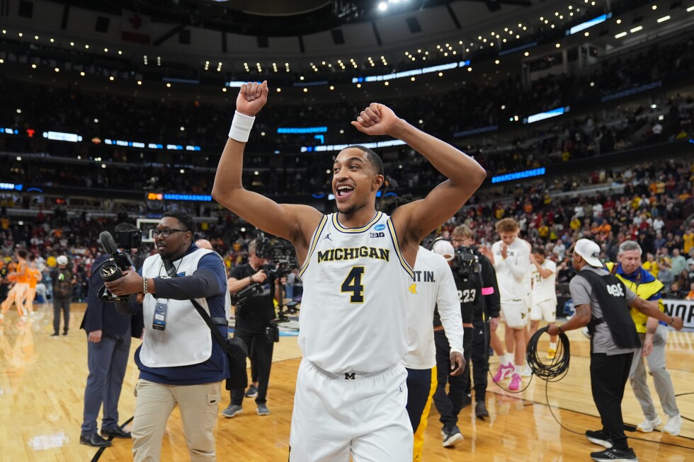 Michigan’s Burnett is home in Chicago as he seeks Final Four spot