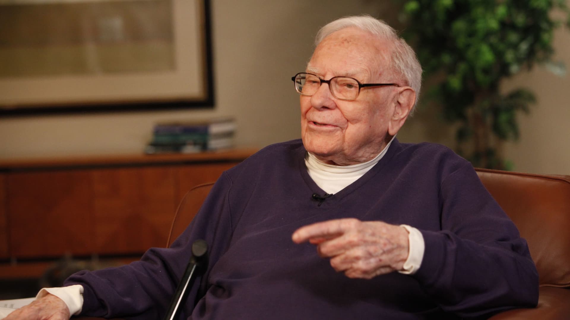 Warren Buffett says he hasn’t talked to Bill Gates