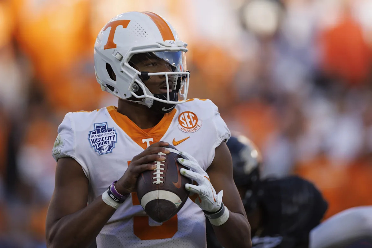 Hendon Hooker returning to Tennessee with Titans