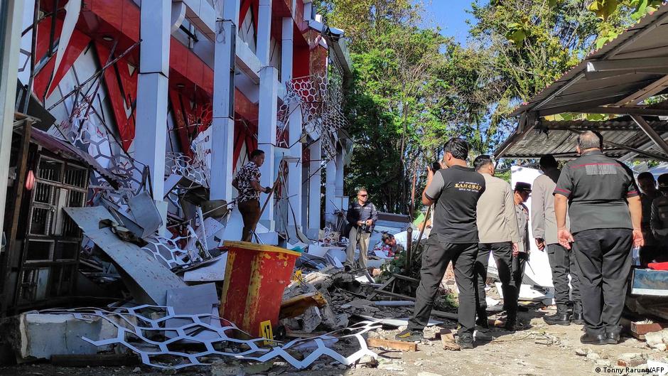 Indonesia retira alerta de tsunami tras potente terremoto