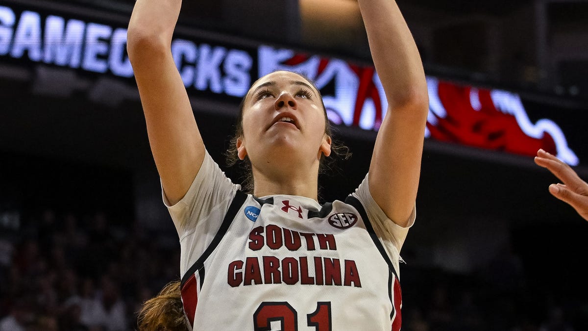 Can South Carolina’s Alicia Tournebize dunk a basketball?
