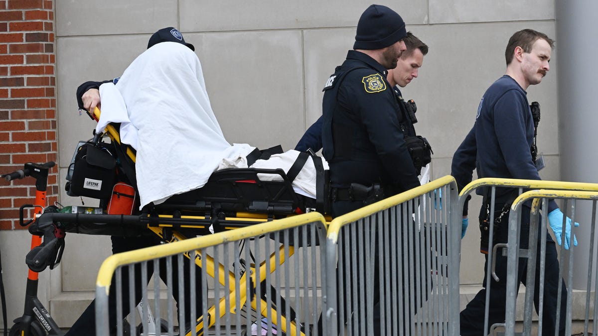 Michigan basketball player Elliot Cadeau suffers medical incident ahead of Final Four