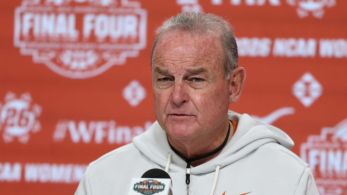 Texas coach gets emotional over Iowa State’s transfer portal struggles