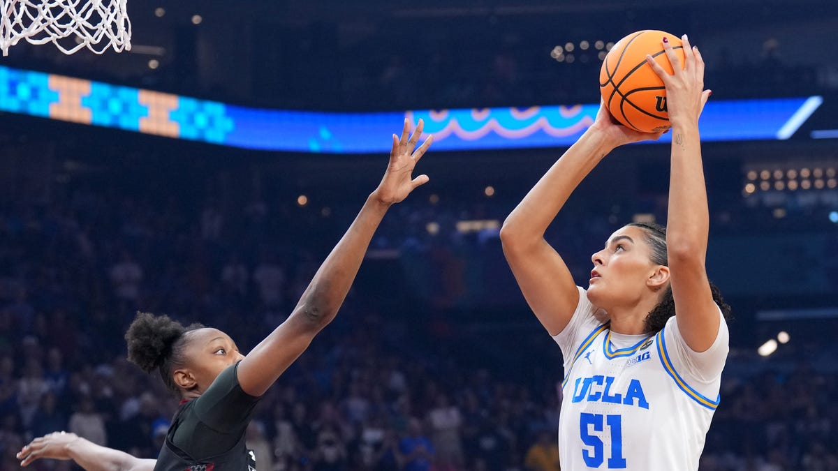 UCLA C returns after throat issue vs South Carolina