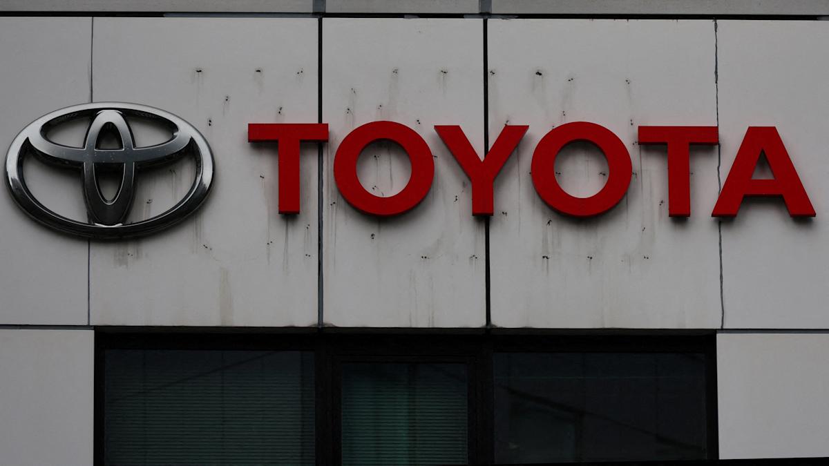 Toyota’s still trying to make hydrogen fuel cells happen