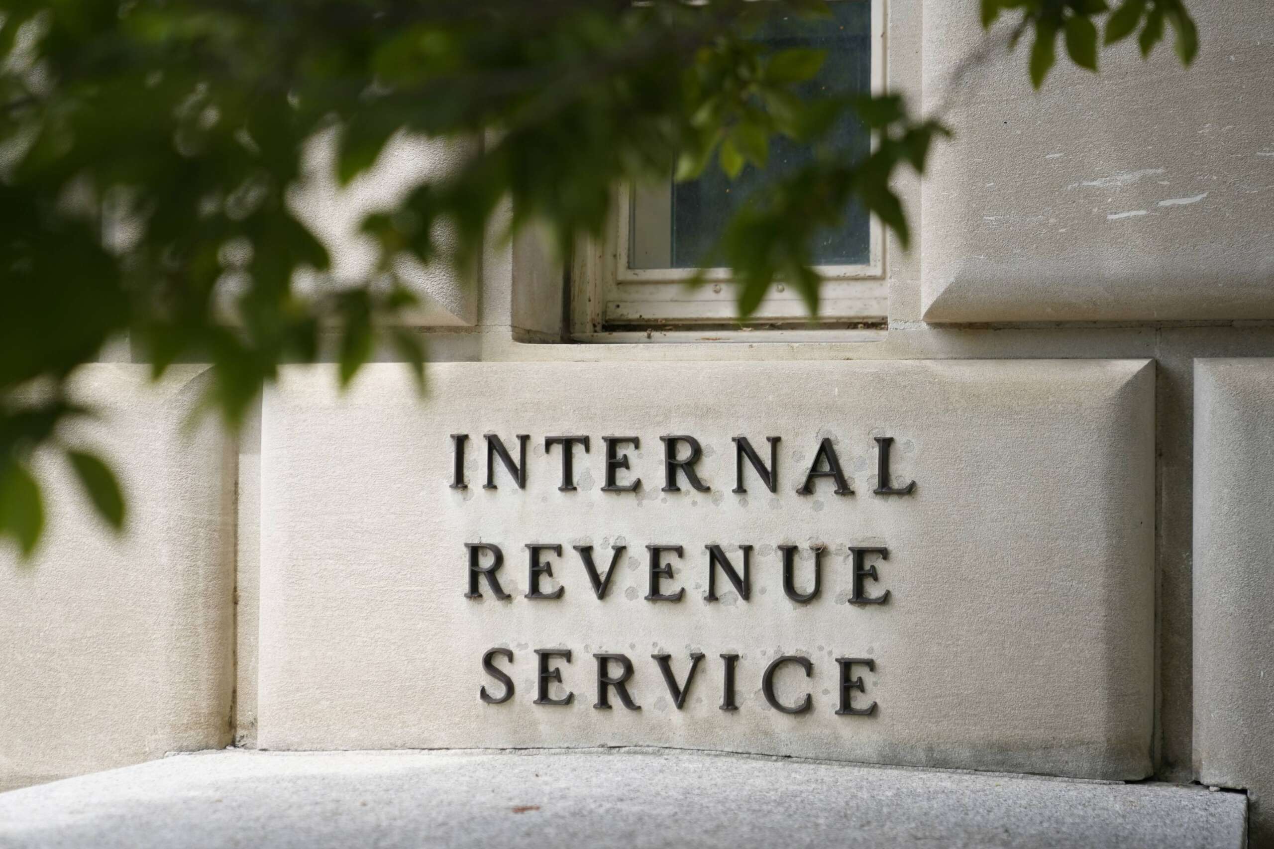 IRS tells some employees to file amended tax returns after miscalculation on overtime wages