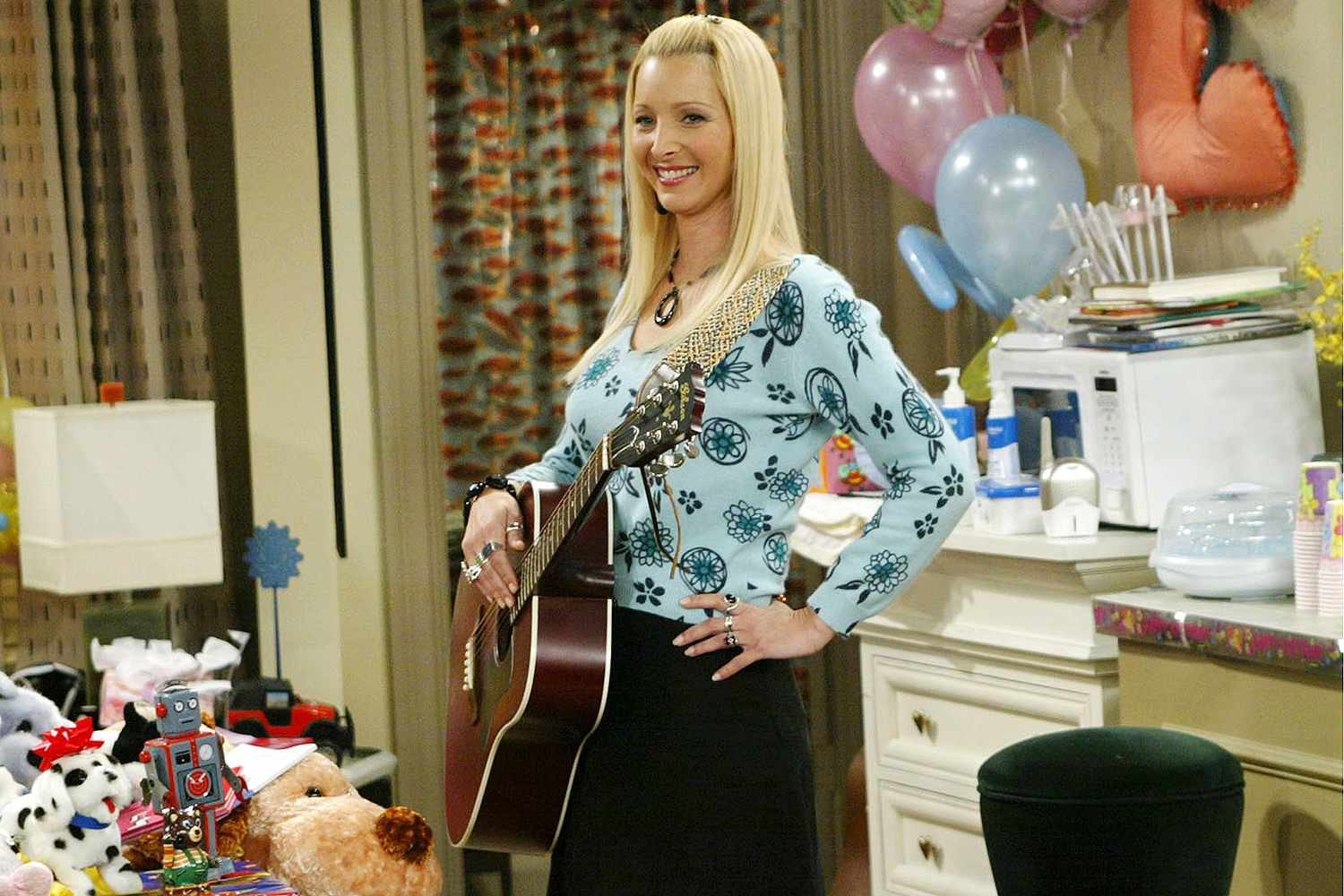 Lisa Kudrow Says ‘Nobody Cared About Me’ on ‘Friends’
