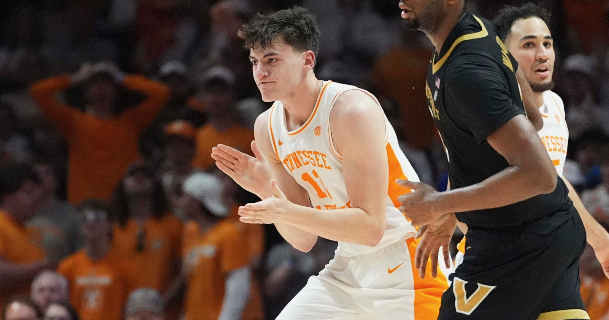 Tennessee basketball forward enters transfer portal