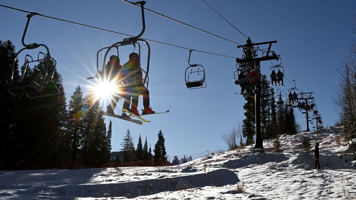 Skiers sue 2 major resort owners over lift ticket prices